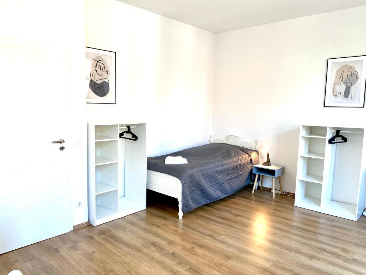 2 Rooms, Free Parking, 25 Min To Duesseldorf, 150 Mbps Wlan Duisburg Exterior foto