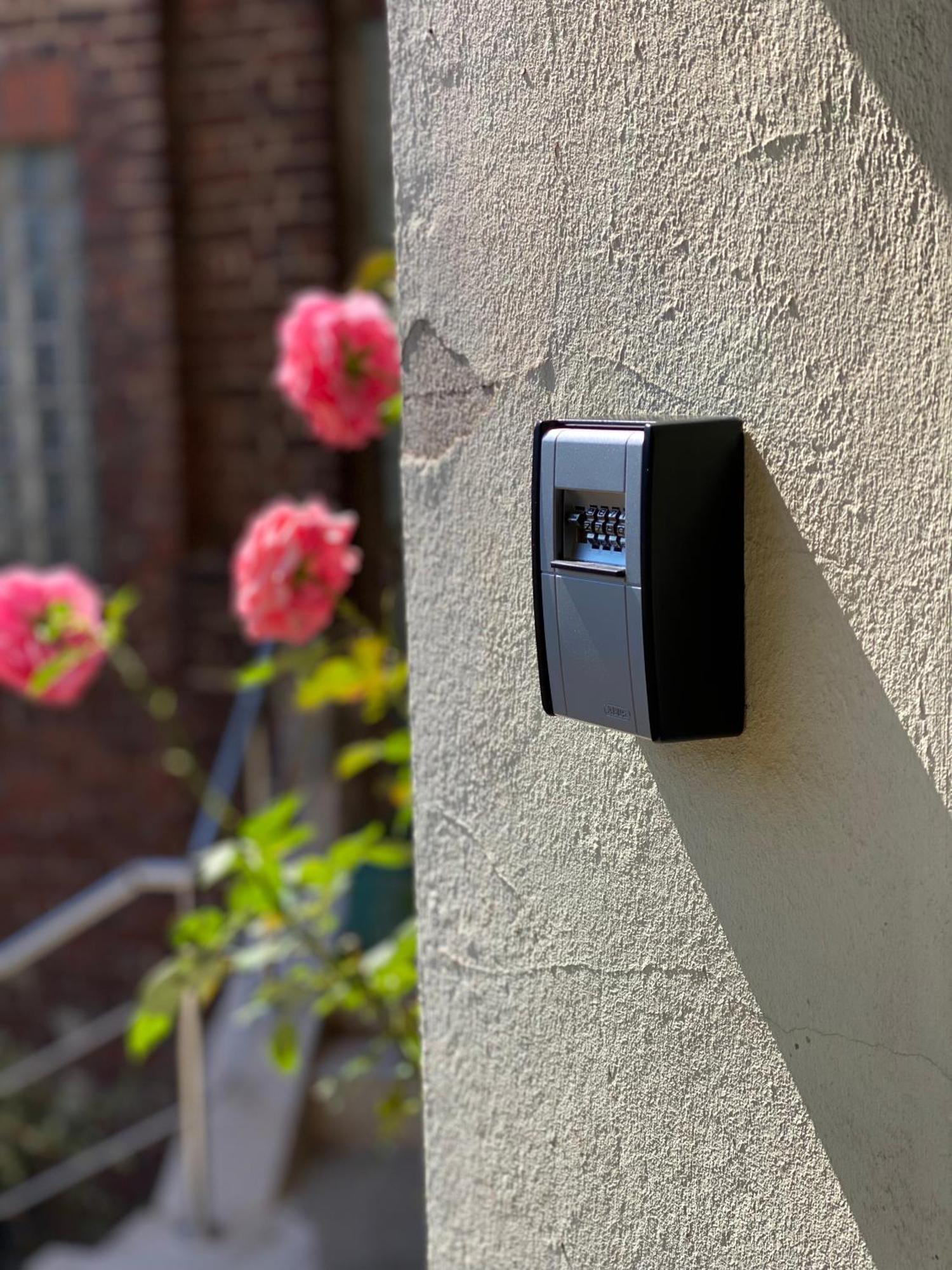 2 Rooms, Free Parking, 25 Min To Duesseldorf, 150 Mbps Wlan Duisburg Exterior foto