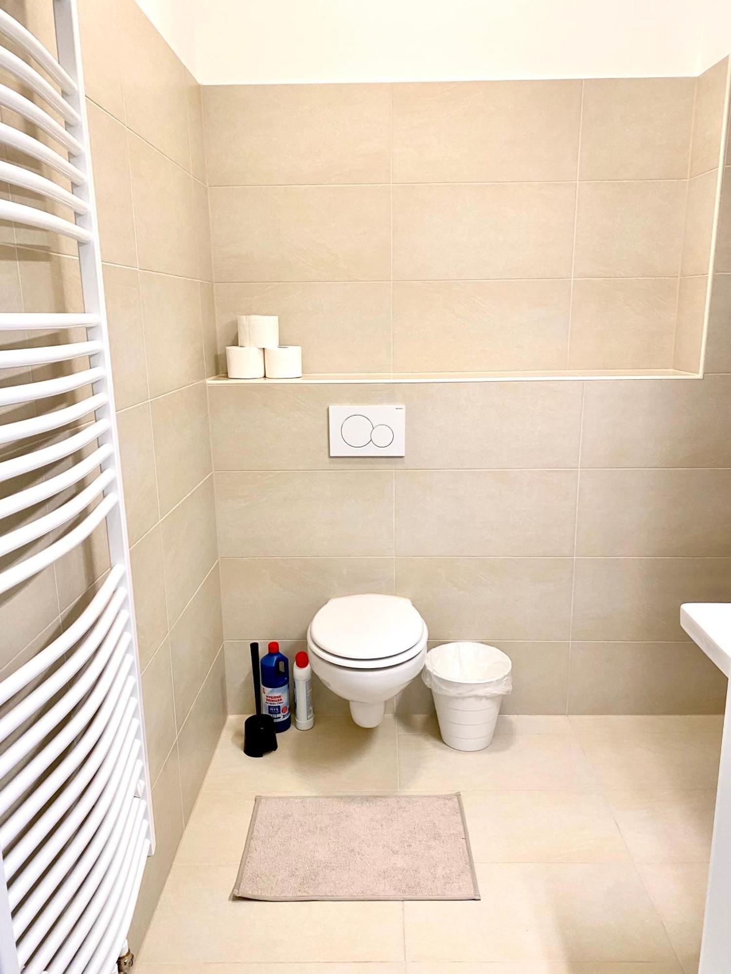 2 Rooms, Free Parking, 25 Min To Duesseldorf, 150 Mbps Wlan Duisburg Exterior foto